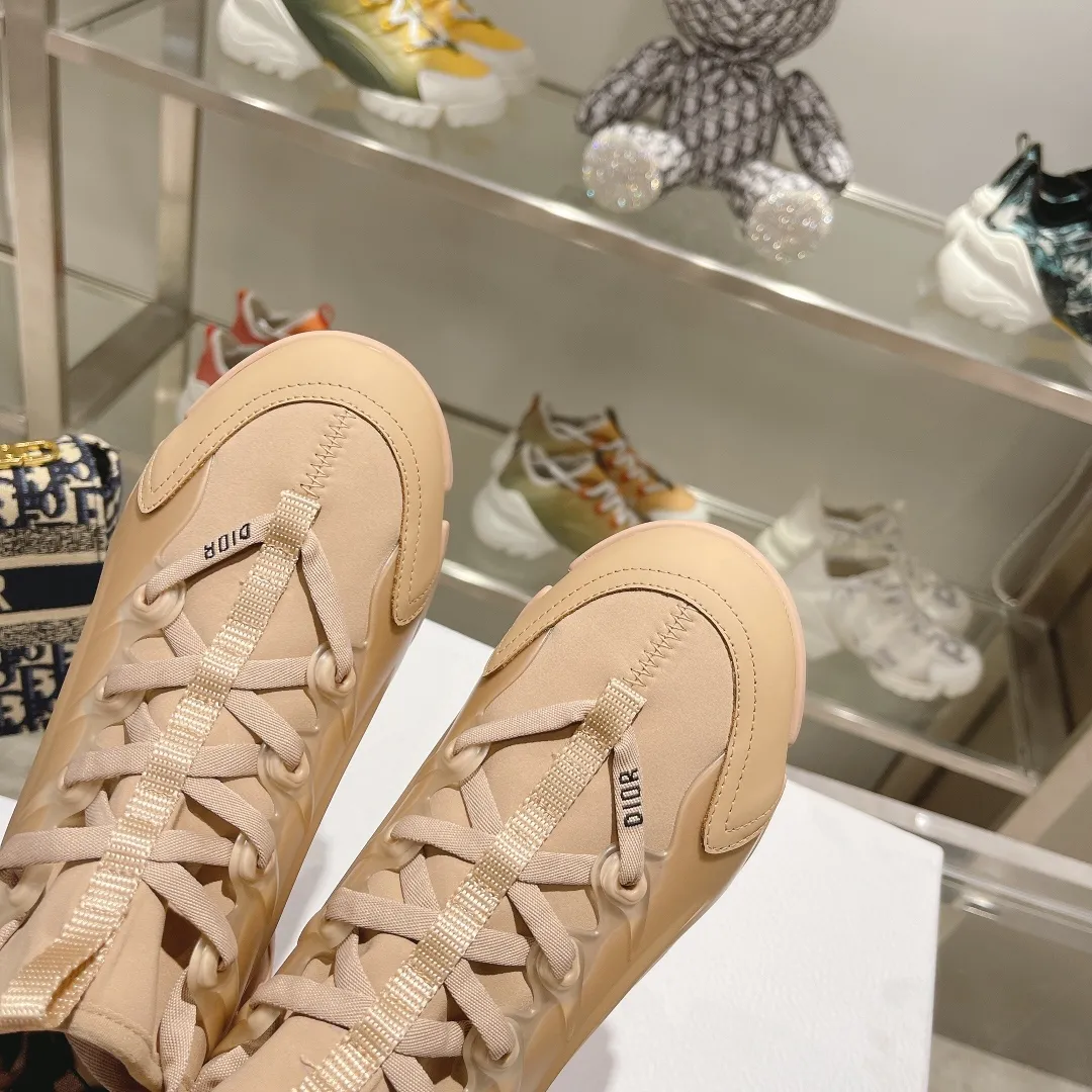 👟👟Ex-factory price 460👟👟 Dior sports dad shoes, your ideal high-end quality customization, a new product created by Crusie “J’ADI*R” at the first major show of Paris Fashion Week‼ ️Molded from the original board, all details are welcome to be appraised and compared 🔥 Upper: Original imported customized Lycra surface with soft silk cowhide Inner: soft, comfortable and breathable Foot pads: cowhide injection molded feet, original molded color matching Logo webbing Original molded 3D film combination Original molded anti-slip combination outsole! Original packaging consistent! Number of yards: 35-41 yards (custom-made sizes 41 are non-refundable)